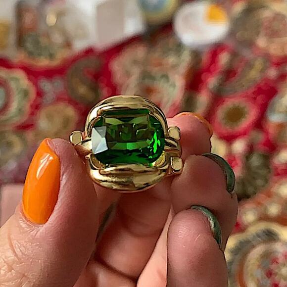 Gold 18k plated emerald green adjustable resizable ring - Picture 15 of 16